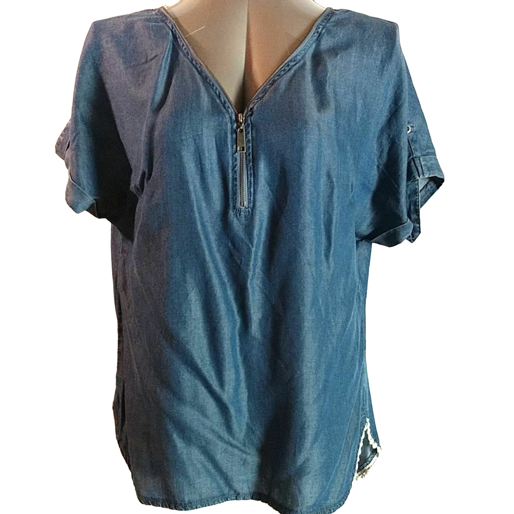 SIGNATURE STUDIO Top. Crochet Collar with Front Zip Shirt. Small Jean Style